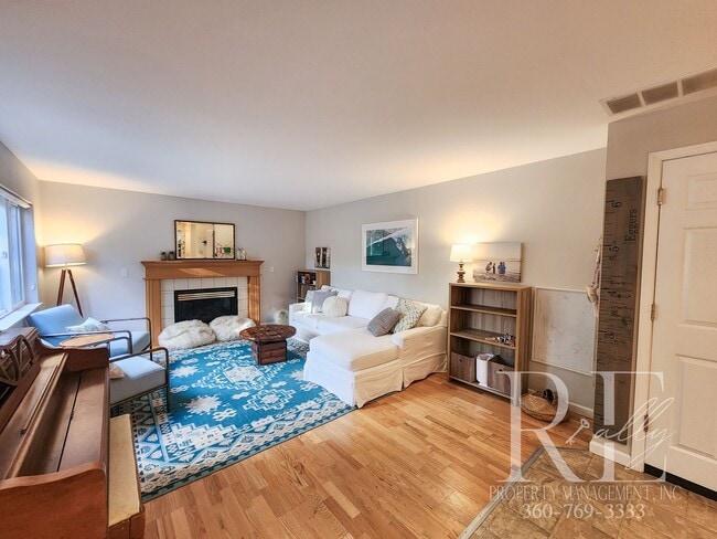 Building Photo - Elegant Silverdale Home with Private Backyard Oasis