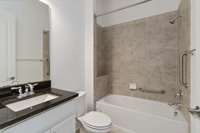 Building Photo - Beautifully Maintained Home in Sought-After Del Webb Twin Lakes