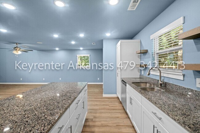 Building Photo - Beautiful 2 Bed, 3 Bath Home Just Off Weddington!