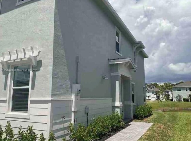 Building Photo - 551 Rivergrass St