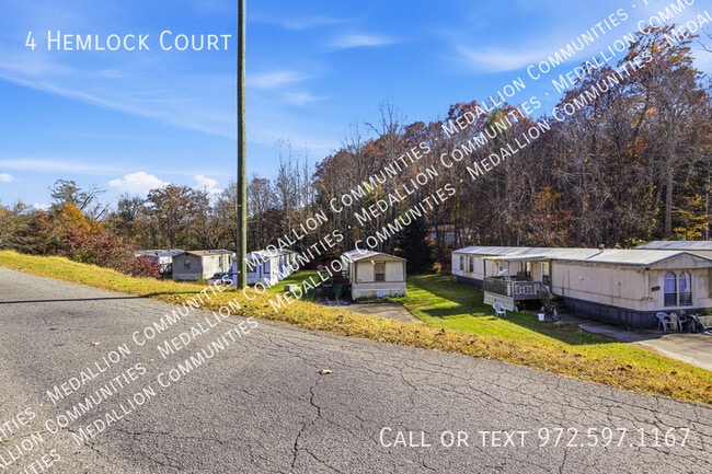 Building Photo - 4 Hemlock Ct