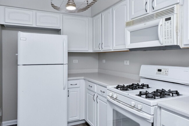 Building Photo - 644 Lincoln Station Dr