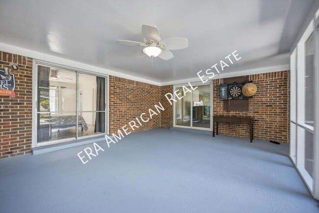 Building Photo - 614 Merioneth Dr NE