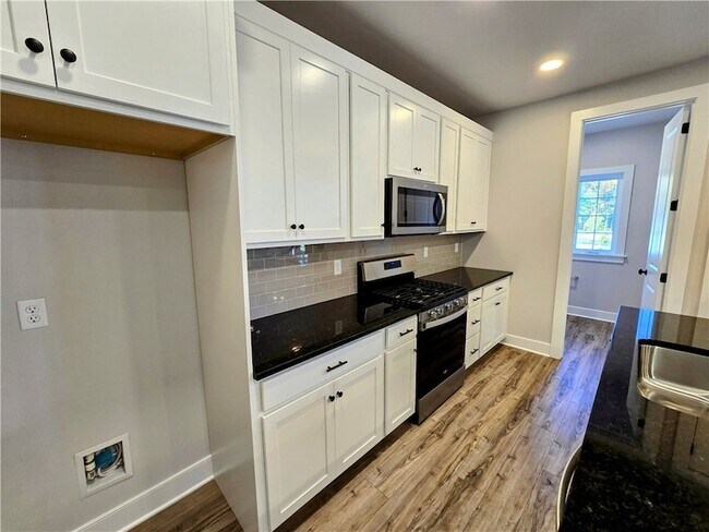 Building Photo - 903 Vaughn Ln