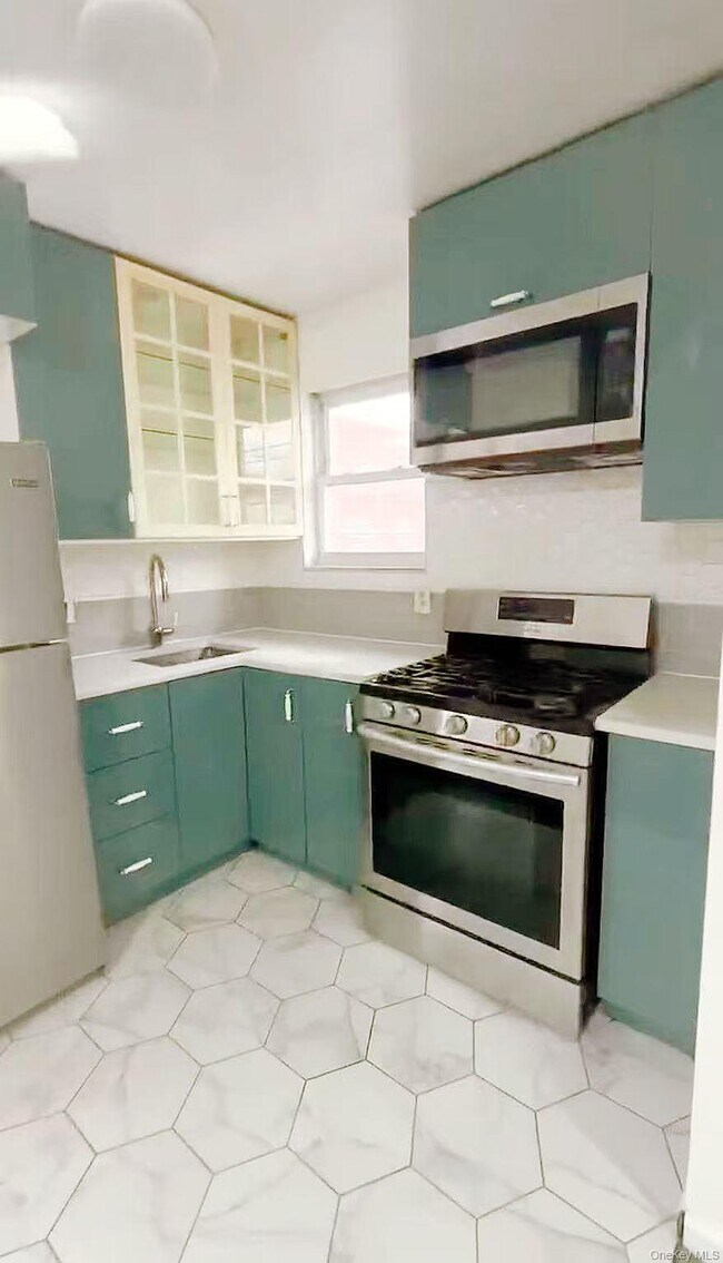 Building Photo - 37-26-37112 112th St