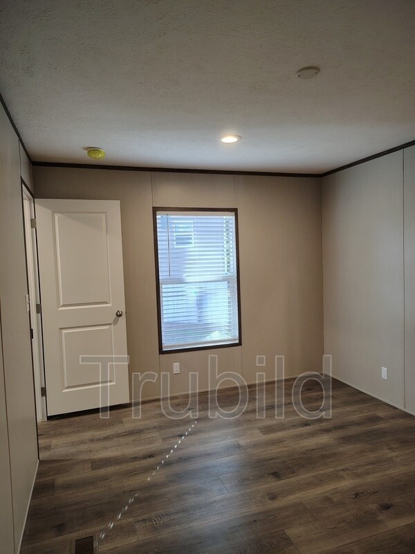 Building Photo - 4 Poole Cir