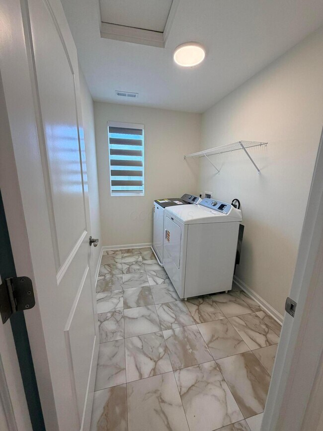 Building Photo - 1315 Red Tail Pl