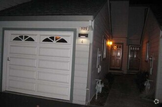 Building Photo - 1125 Eardley Ave