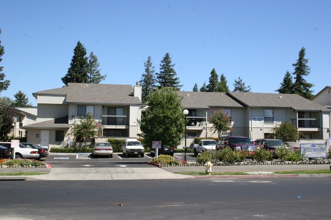 Primary Photo - Clubside Apartments