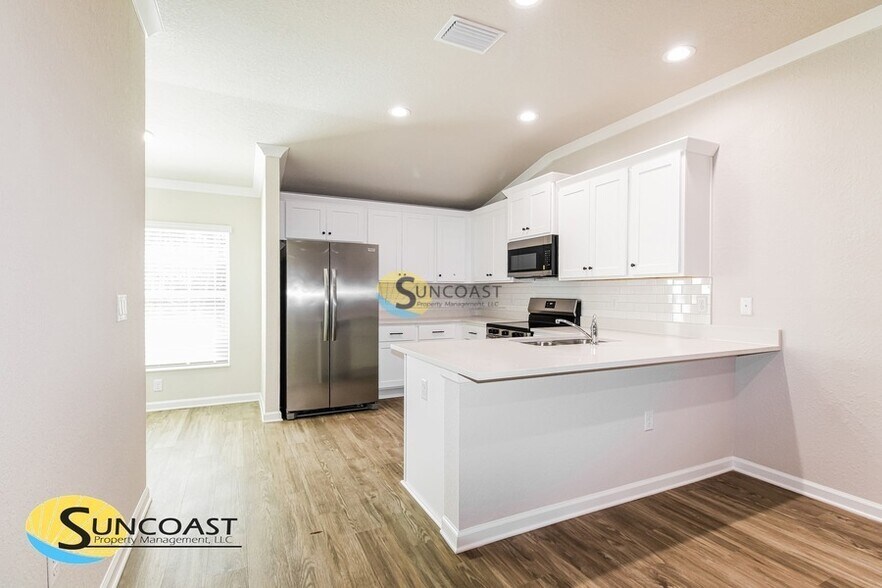 Building Photo - 5961 W Oak Park Blvd