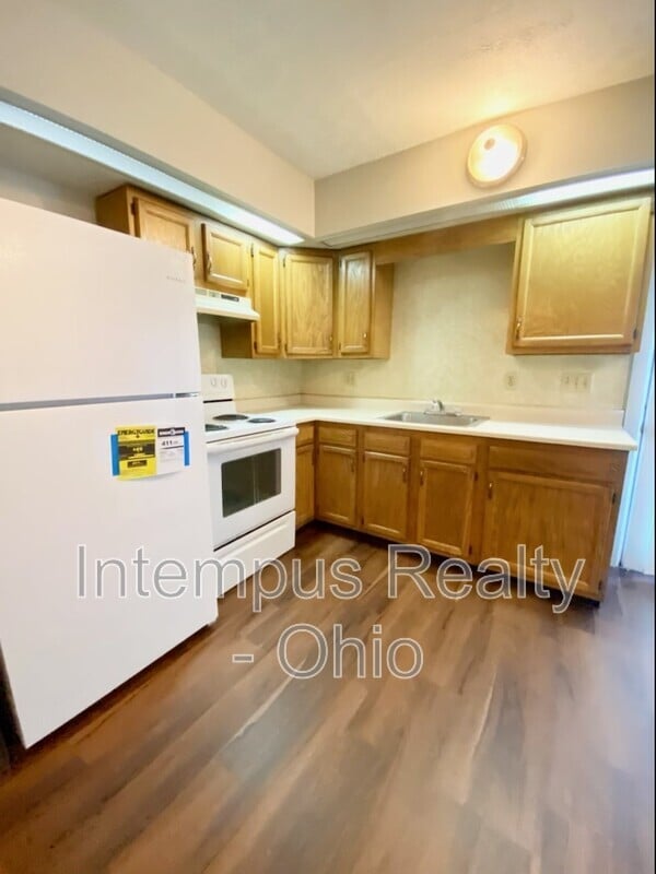 Building Photo - 718 W Light St