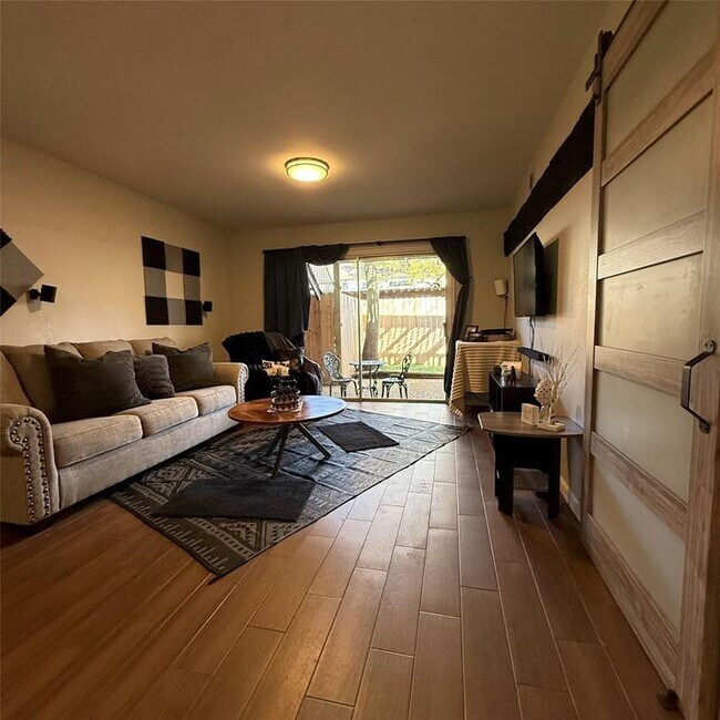 Building Photo - 13022 Trail Hollow Dr
