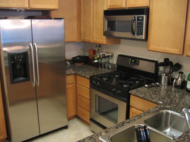 Building Photo - 6400 Crescent Park E