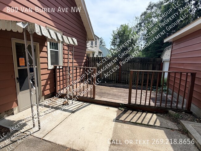 Building Photo - 809 Van Buren Ave NW