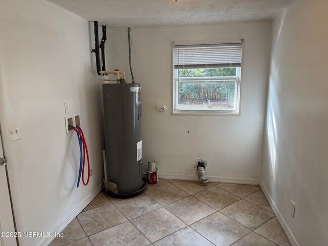 Building Photo - 2490 Woolery Dr