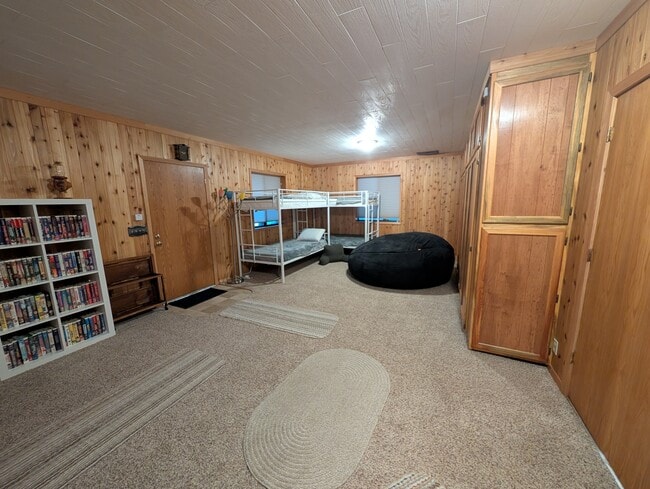 Building Photo - 7312 E Evans Creek Rd