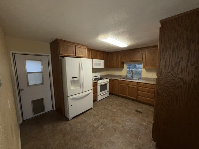 Building Photo - 5661 Arboga Rd