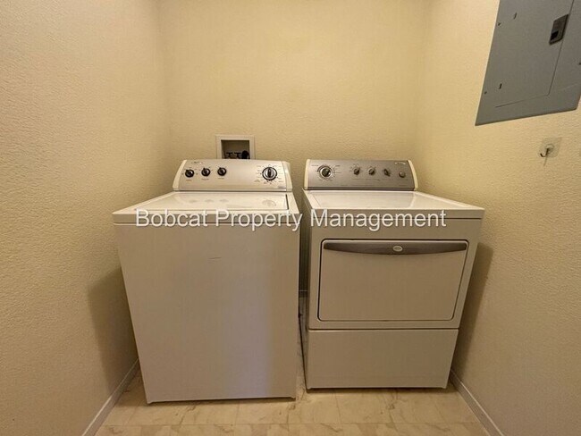 Building Photo - 3062 Doubletree Ln
