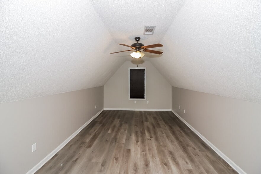 Building Photo - 55 Lakewood Cove