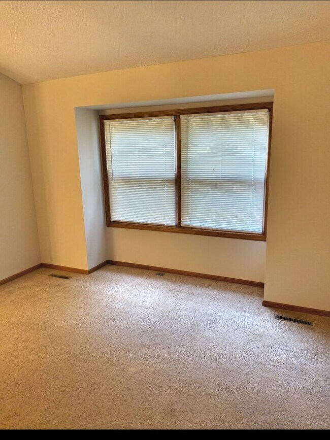 Building Photo - 1250 Silverwood Ct