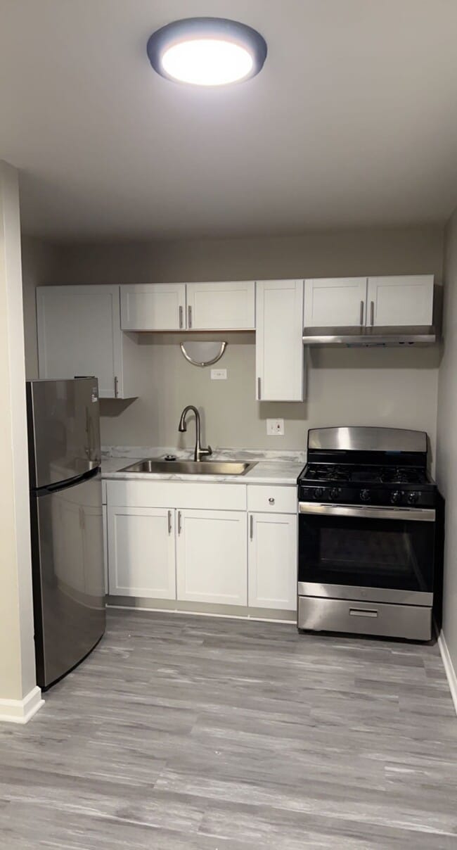 Building Photo - 9500 N Green Bay Rd