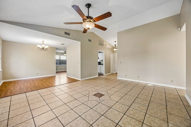 Building Photo - 132 Woodvalley Ct
