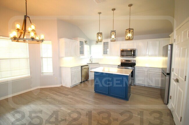 Building Photo - Beautiful 3-bed, 2-bath home now available...