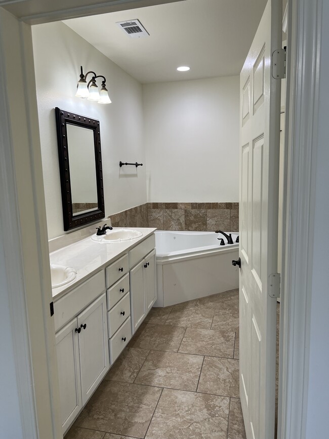 Master Bathroom - 37150 Woodgate Ave