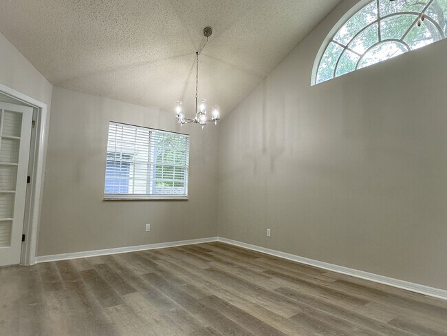 Building Photo - HIDDEN VILLAGE • 2 bd • 2 ba • 792 ft² HEATHROW AREA)