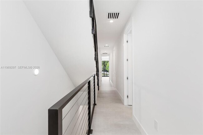 Building Photo - 3047 Elizabeth St