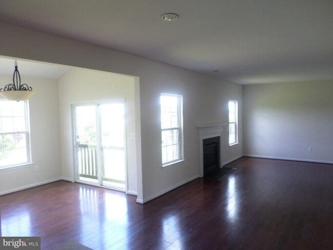 Building Photo - 9309 Birch Cliff Drive
