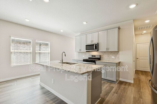Building Photo - 606 Travine Dr
