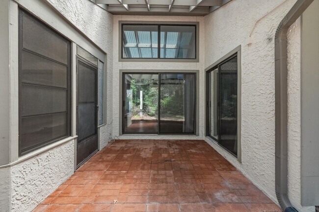 Building Photo - 114 Gleneagles Dr