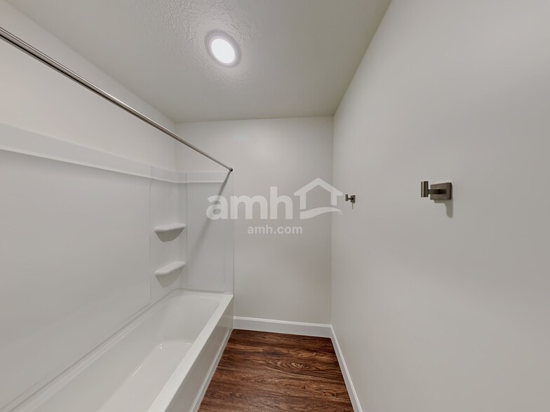 Building Photo - 2222 E Silverado Ln
