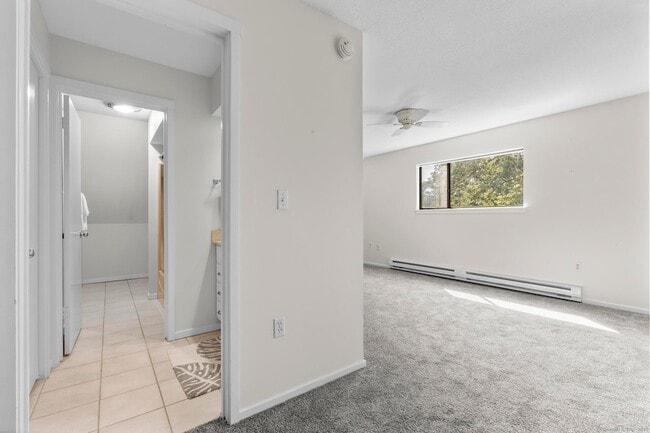 Building Photo - 43 Great Meadow Ln