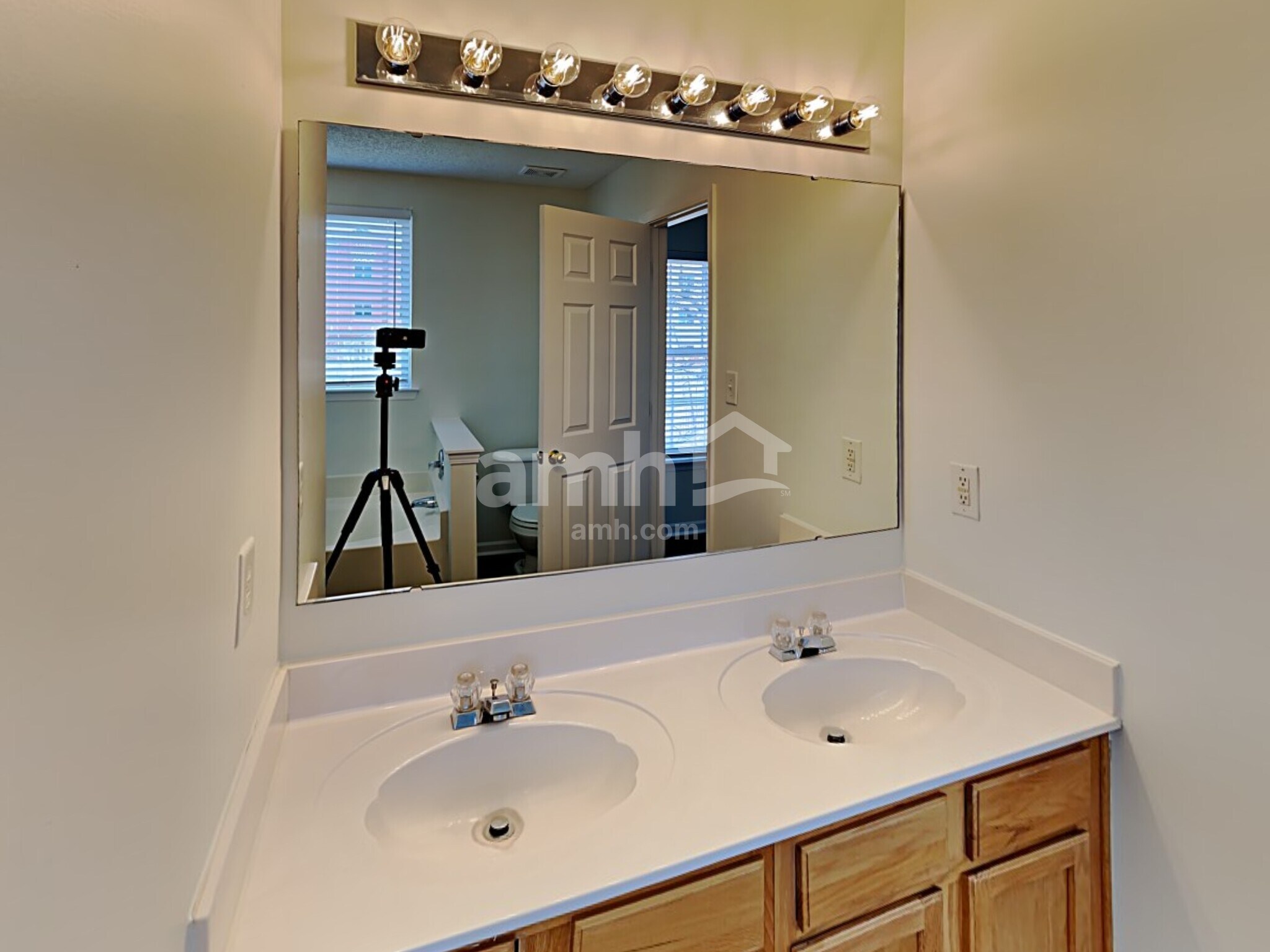 Building Photo - 14842 Jerpoint Abby Dr