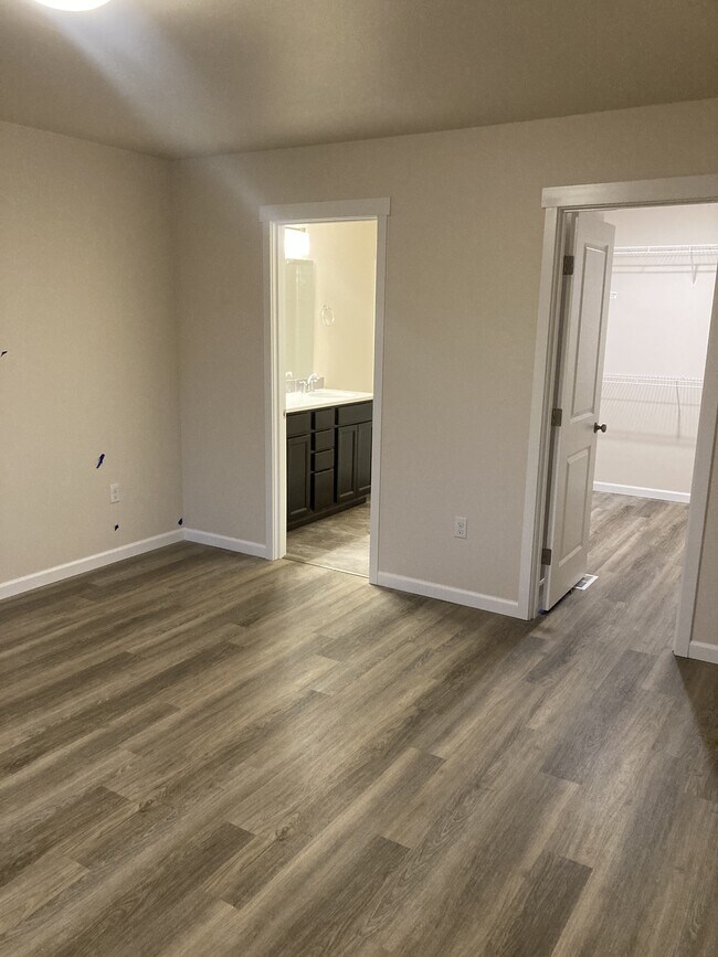 Building Photo - 1812 S 250th St