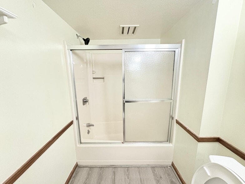 Building Photo - 3627 Hazelhurst Ave