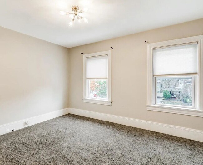 Building Photo - Spacious 3-Bedroom 2 Bath Home with Modern Comforts