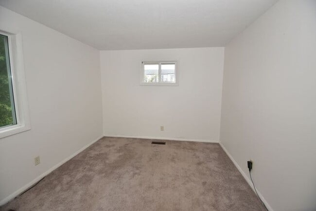 Building Photo - East side of South Bend 3 bedroom, 1.5 bat...