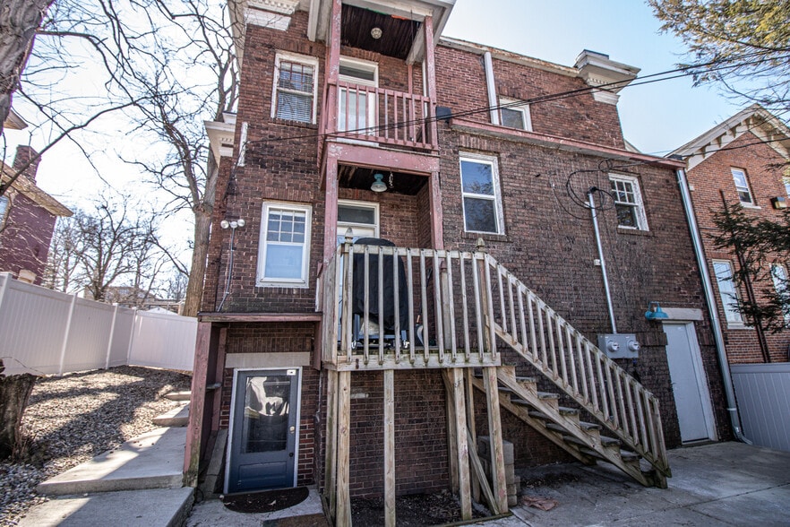 Building Photo - 1204 Columbia St