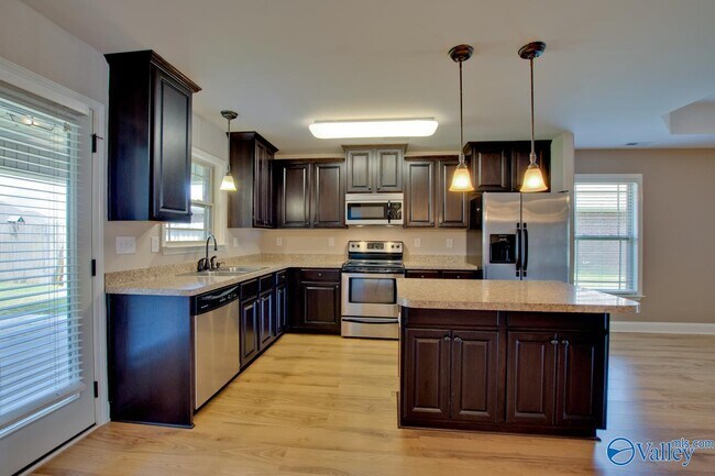 Building Photo - 5010 Montauk Trail SE