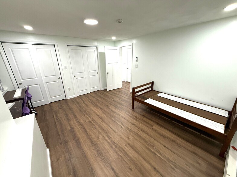 Building Photo - 15 Spencer Rd