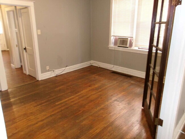 Building Photo - ** MOVE IN SPECIAL** First-Floor Unit with Hardwood Floors & Spacious Living Areas