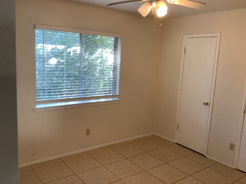 Building Photo - 109 Lake Forest Blvd