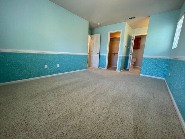 Building Photo - Kitchen Island, Covered Patio w/ Outdoor B...