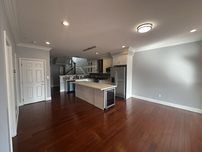 Building Photo - 1334 Anza St