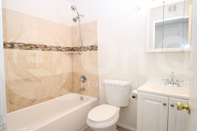 Building Photo - 518 W 14th St