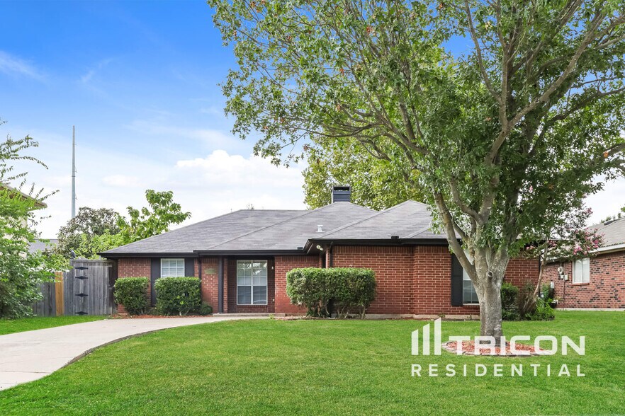 Primary Photo - 335 Pin Oak Ln