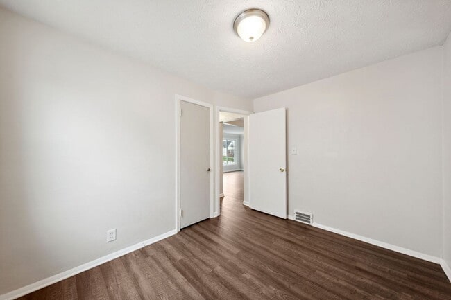 Building Photo - Beautiful Home in South Euclid